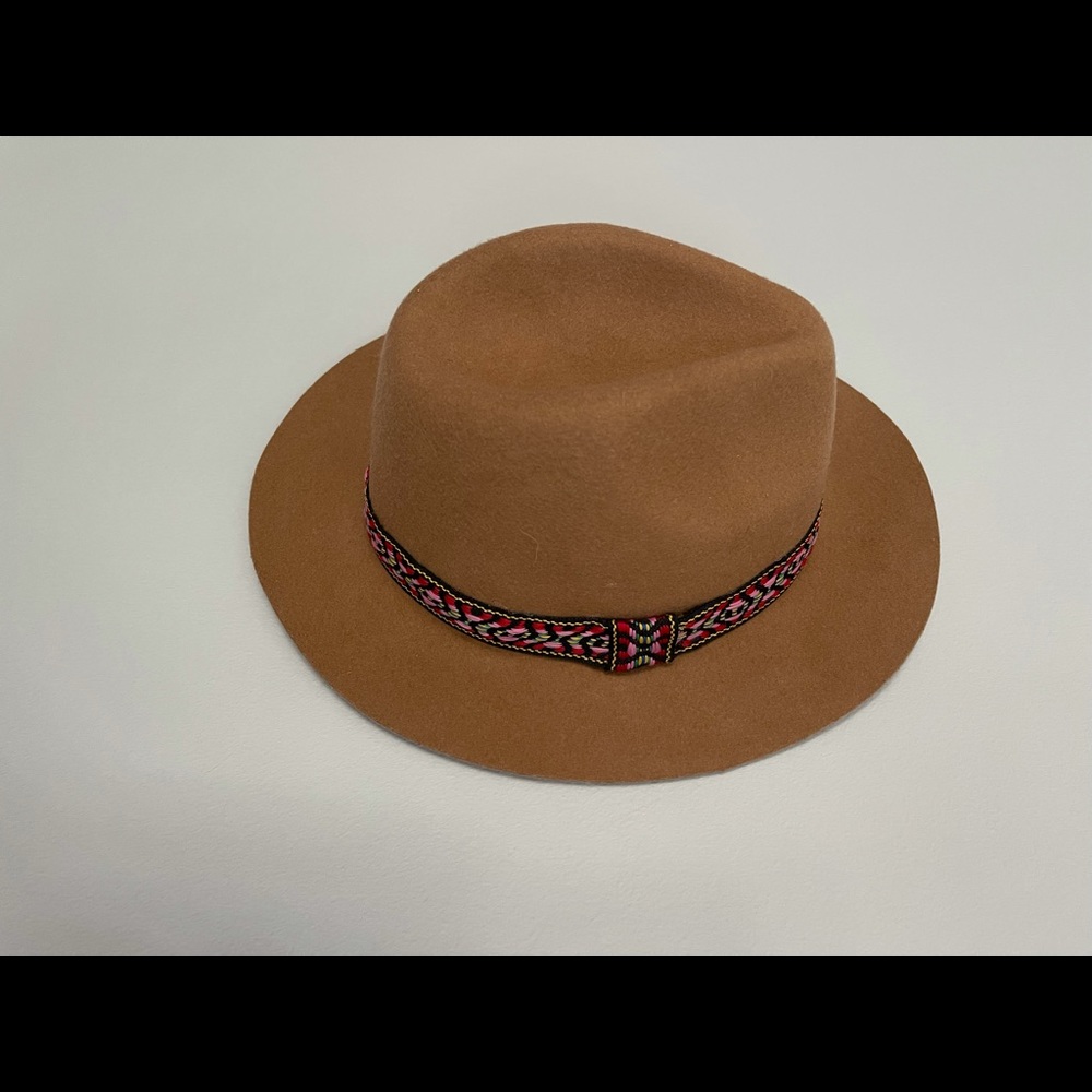 EUC kids Little Baberham hat. This fit my kiddo ages 3-6 years. It’s so cute!